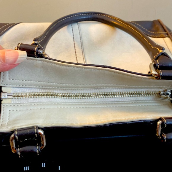 Coach - Picture 8 of 8